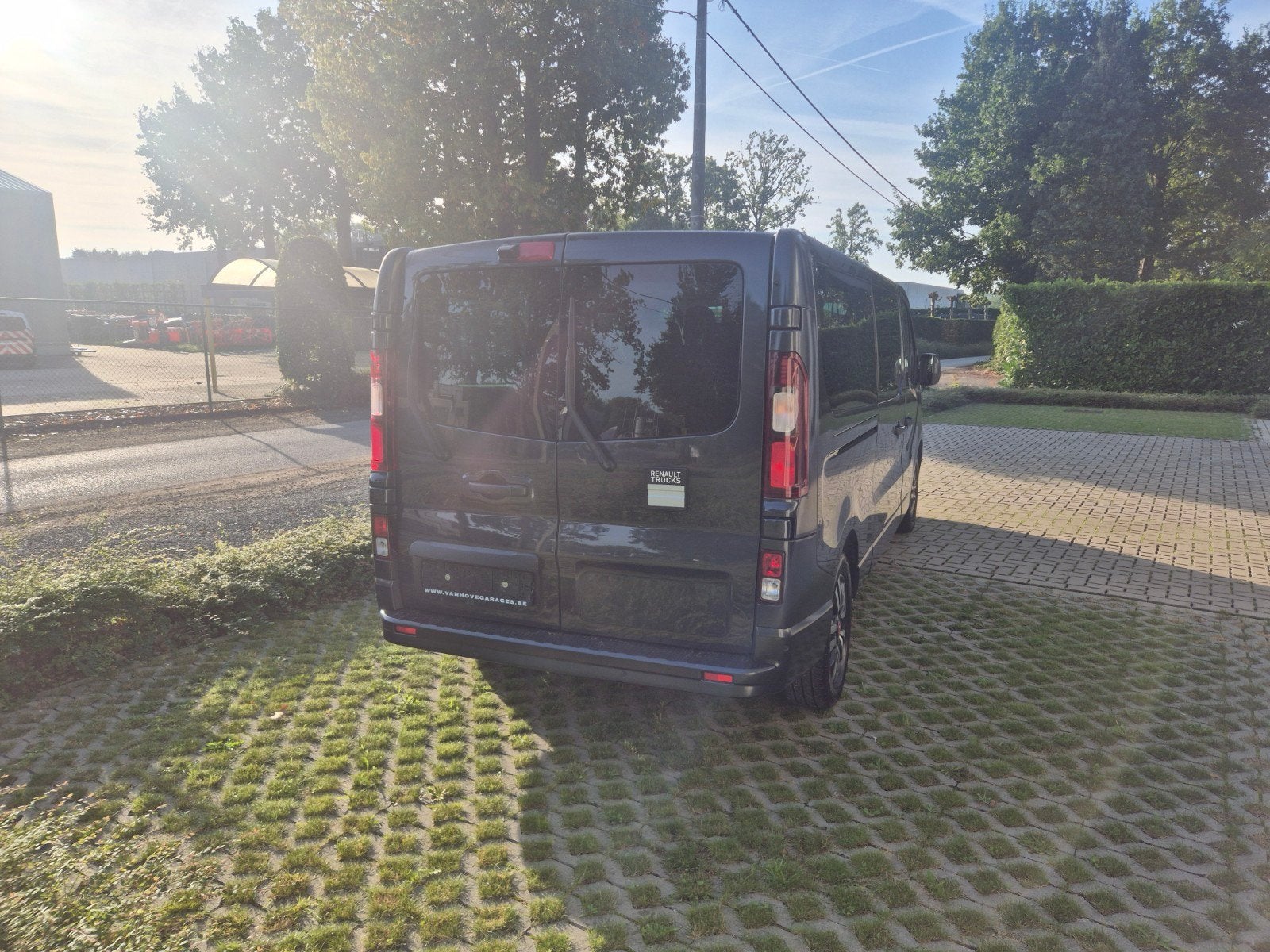 RENAULT TRAFIC..8 ZITPLAATSEN..AUTOMAAT!!!, Auto's, Stof, 4 cilinders, Zwart, Overige carrosserie