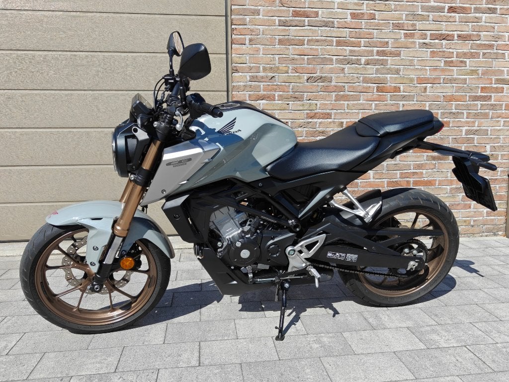 Honda CB 125 R, Motos, Motos | Honda, Occasion, Particulier, Éclairage LED, 1 cylindre