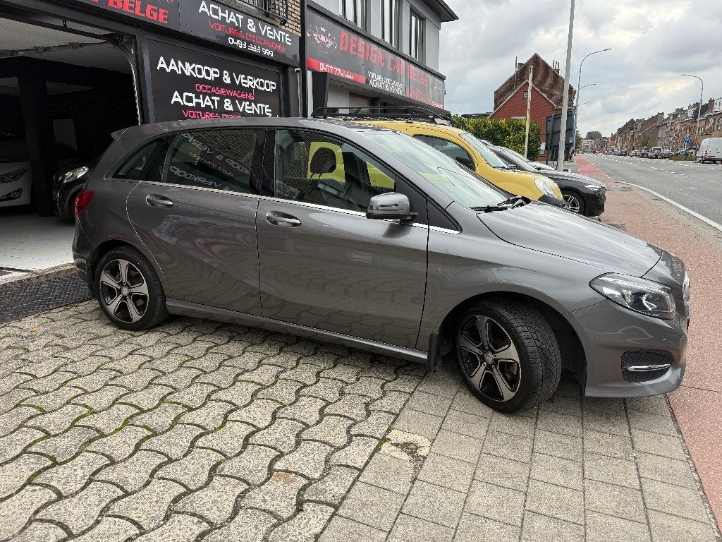 Mercedes A 180 Benzinepakket AMG*1e hoofdcarnet Mercedes*, Stof, Multifunctioneel stuurwiel, Bedrijf, Handgeschakeld