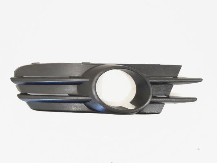 Pare-chocs grille d'un Volkswagen Scirocco, Volkswagen, -, 3 mois de garantie, Utilisé