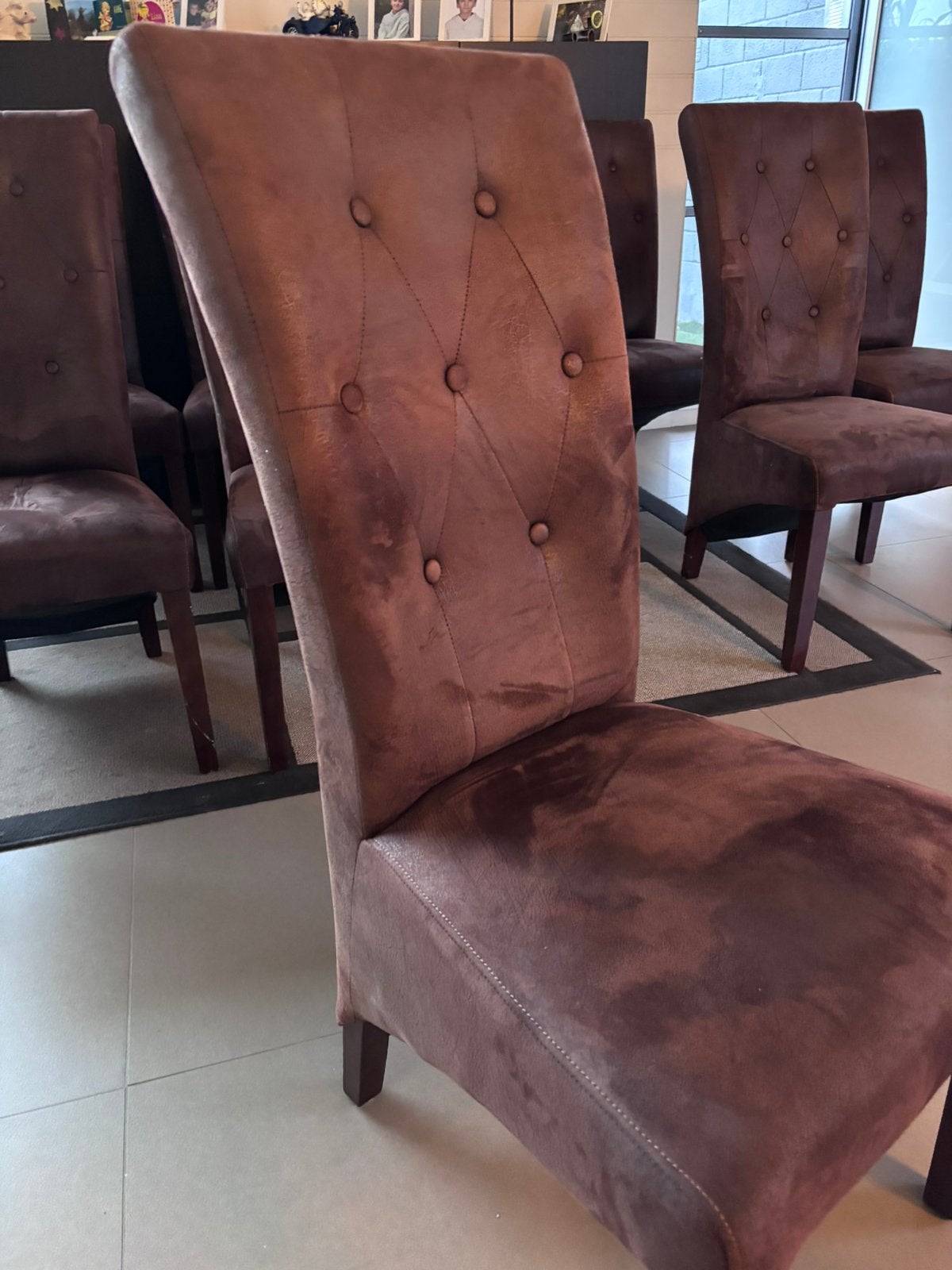 4 eetkamerstoelen (suede) bruin (2sets beschikbaar), Huis en Inrichting, Stoelen, Ophalen, Overige materialen, Gebruikt, Bruin