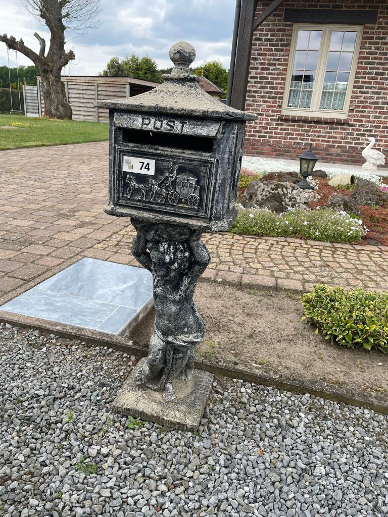 Brievenbus gratis, Tuin en Terras, Brievenbussen, Ophalen, Gebruikt, Beton, Staande brievenbus