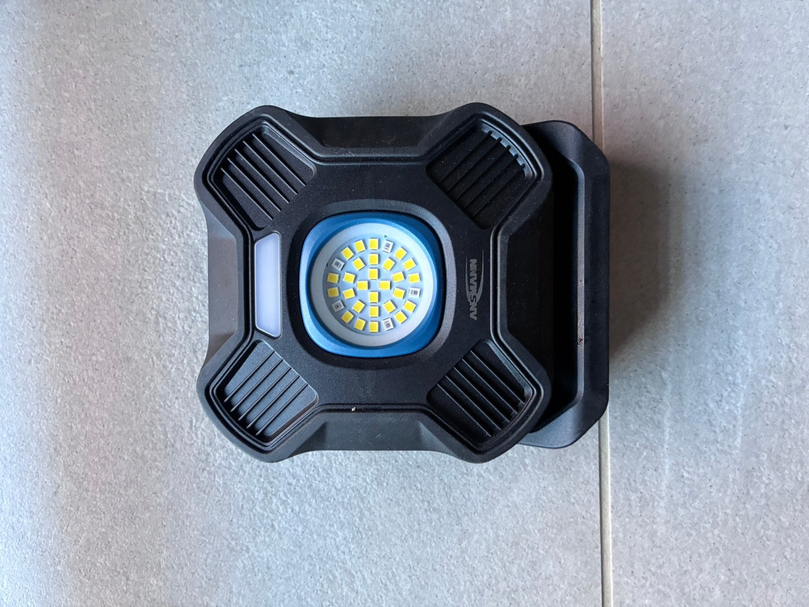 Lampje - 2000 lumen - herlaadbaar, Caravans en Kamperen, Zaklampen, Ophalen, Zo goed als nieuw