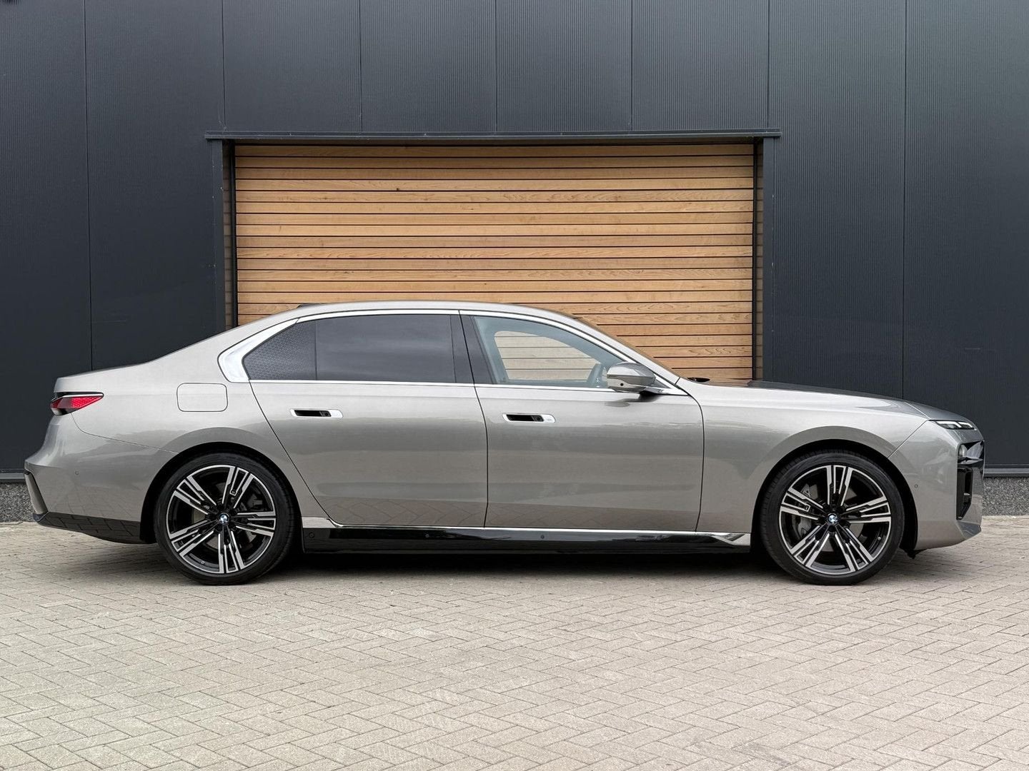 BMW i7 xDrive60 106 kWh THEATRE|4W-BESTURING|MASSAGE & STOEL, Argent ou Gris, Achat, 106 kWh, Carnet d'entretien