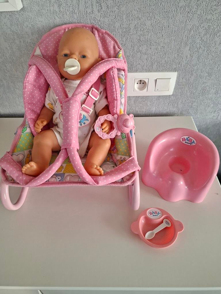 Baby born pop met wipstoel en verzorgingsmateriaal, Ophalen of Verzenden