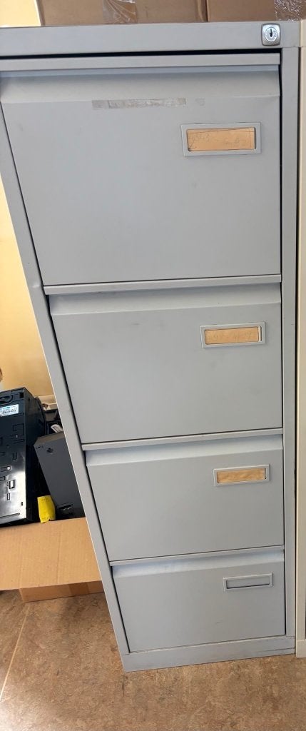 Ijzeren archiefkast, Ophalen