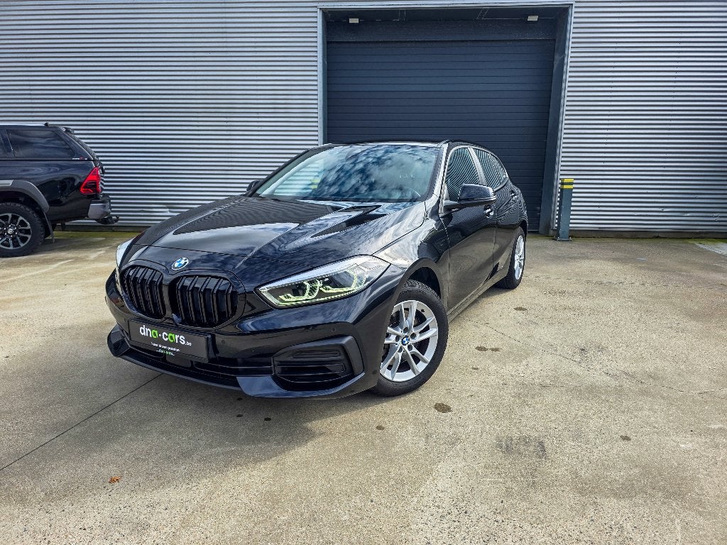 BMW 116i Automaat | 2023 | 69.110 KM | BMW Onderhouden | BTW, Auto's, Dealer onderhouden, 1 Reeks, Leder en Stof, 3 cilinders