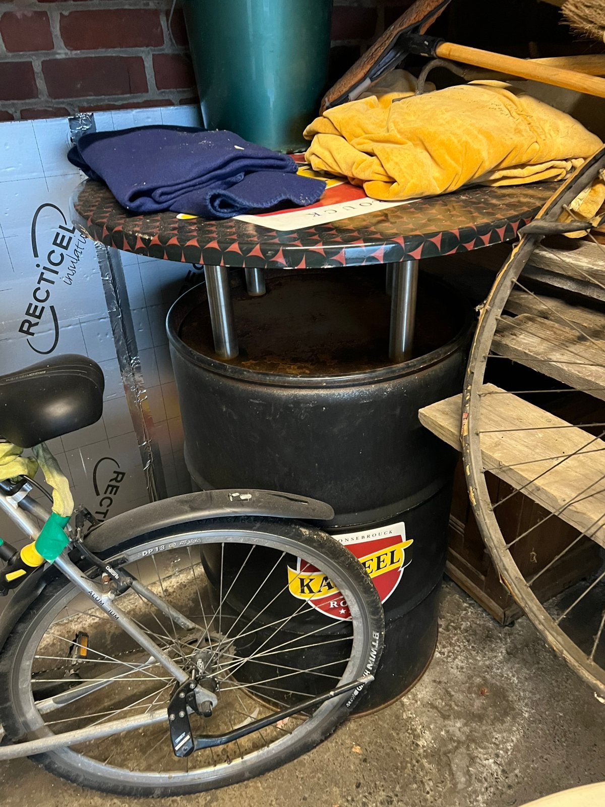 Buiten tafel.   Kasteelbier, Enlèvement, Comme neuf