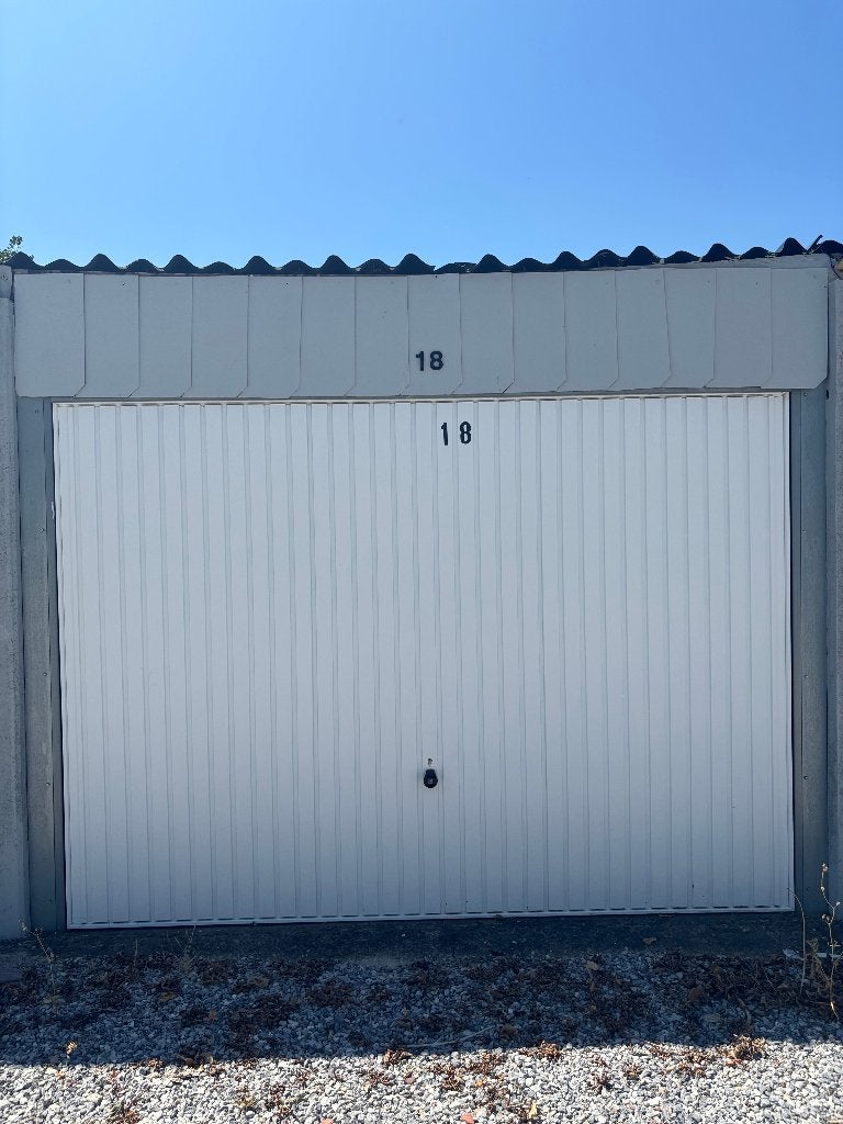 Garage LOCATION à Trazegnies
