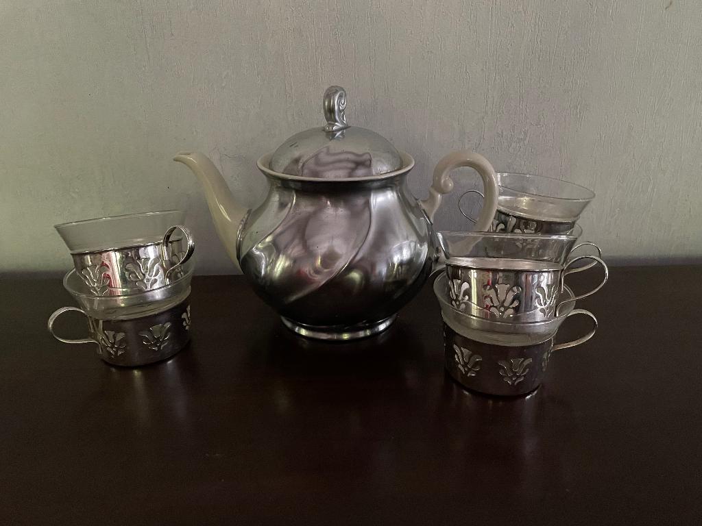theepot met tassen, Ophalen, Zo goed als nieuw