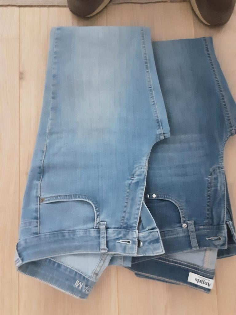 2 jeans en 3 kleedjes, Ophalen, Gedragen