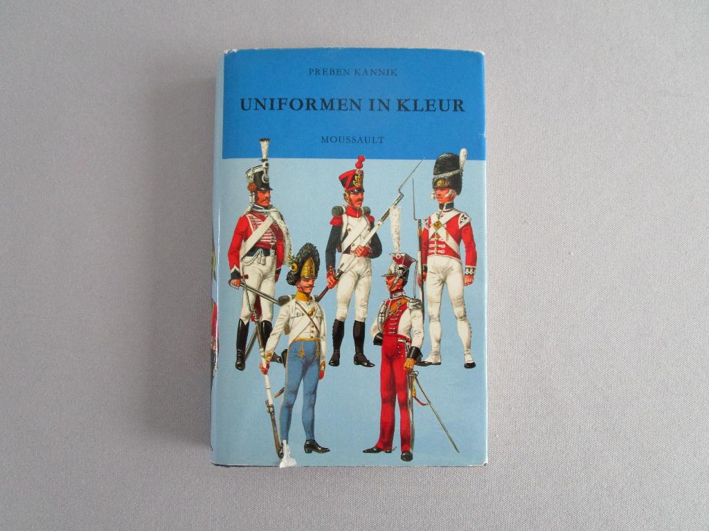 boek, uniformen in kleur, Verzamelen, Militaria | Algemeen, Ophalen, Overige soorten, Boek of Tijdschrift
