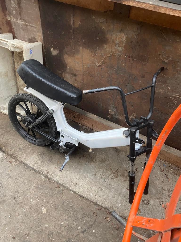 Tomos chassis zonder papieren, Vélos & Vélomoteurs, Cyclomoteurs | Tomos, Enlèvement, Comme neuf