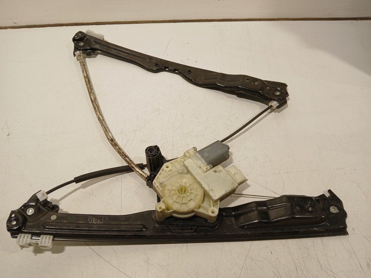 Raammechaniek elektrisch rechts voor Peugeot 308, Onderdelen@venauto.nl, Van der Ven Autorecycling B.V., Gebruikt, Ettenseweg 76, 4706 PB Roosendaal, The Netherlands