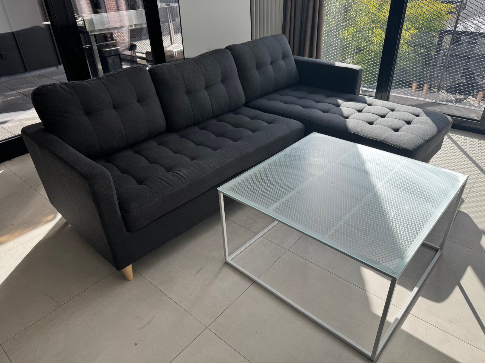 L-zit zetel met salontafel., Enlèvement, Comme neuf