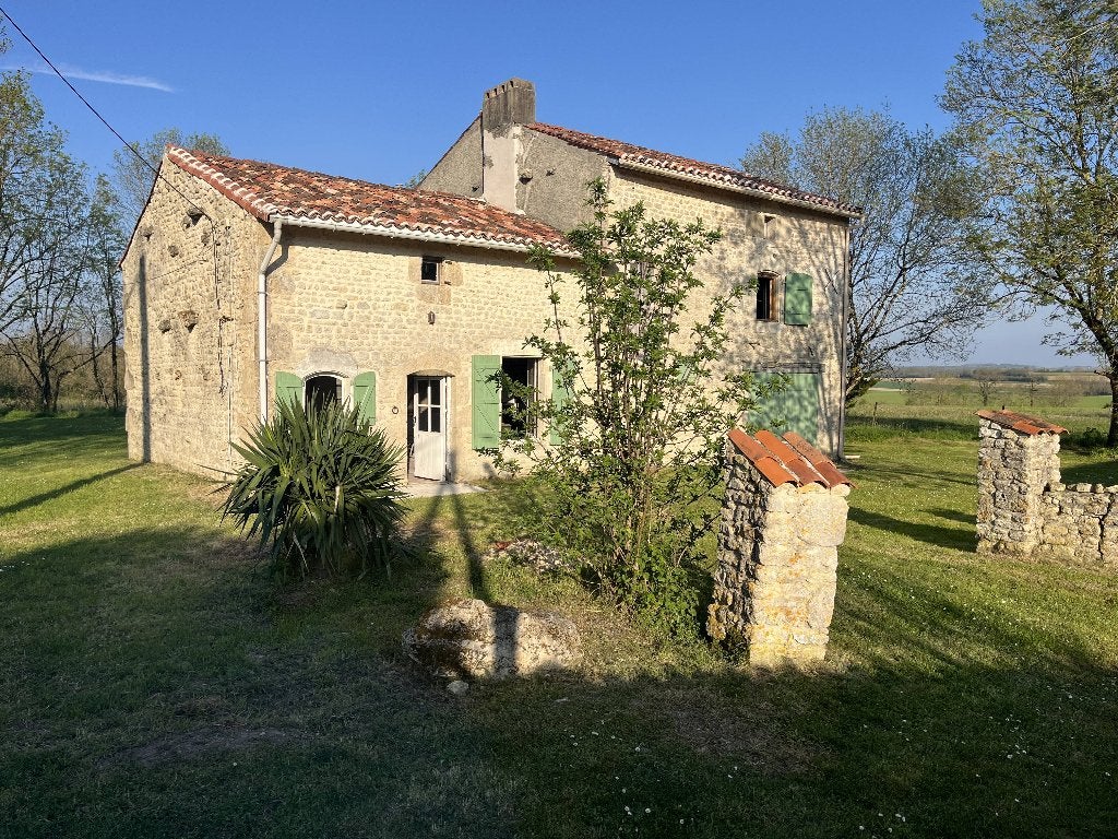 RARE: Old Charentaise Forge, Dominant View, Immo, Étranger, 40 m², Village, France, Maison d'habitation