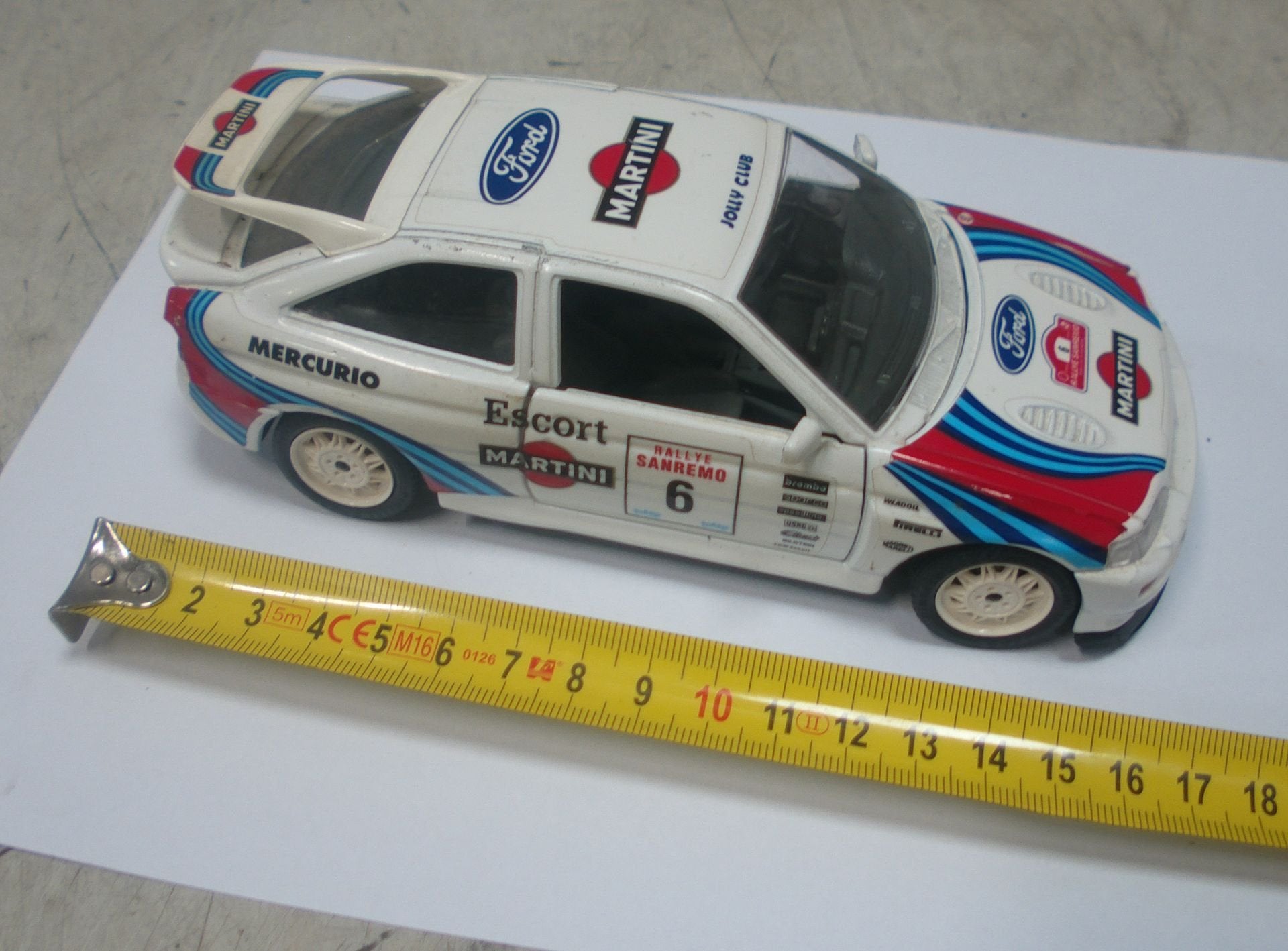 Bburago 1:24 Ford Escort RS Cosworth modelauto uit 1994, Hobby & Loisirs créatifs, Voiture, -, Utilisé, -