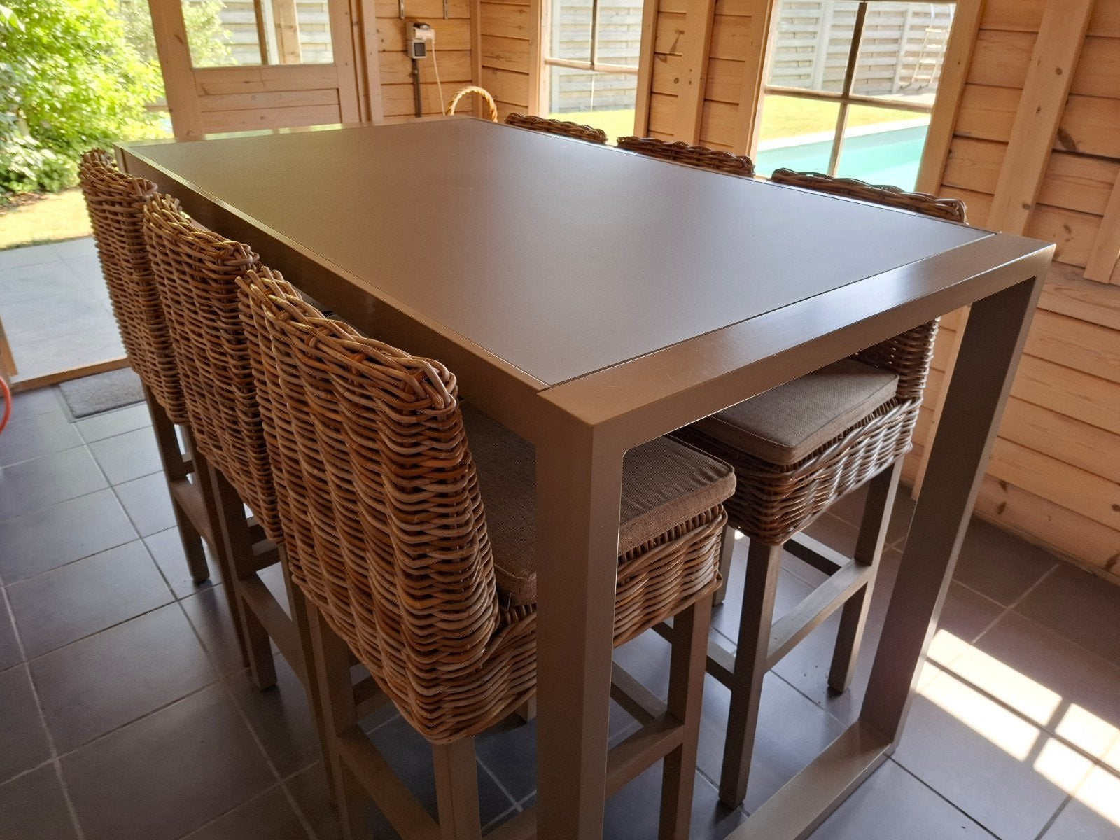 TABLE HAUTE avec 6 chaises, Enlèvement