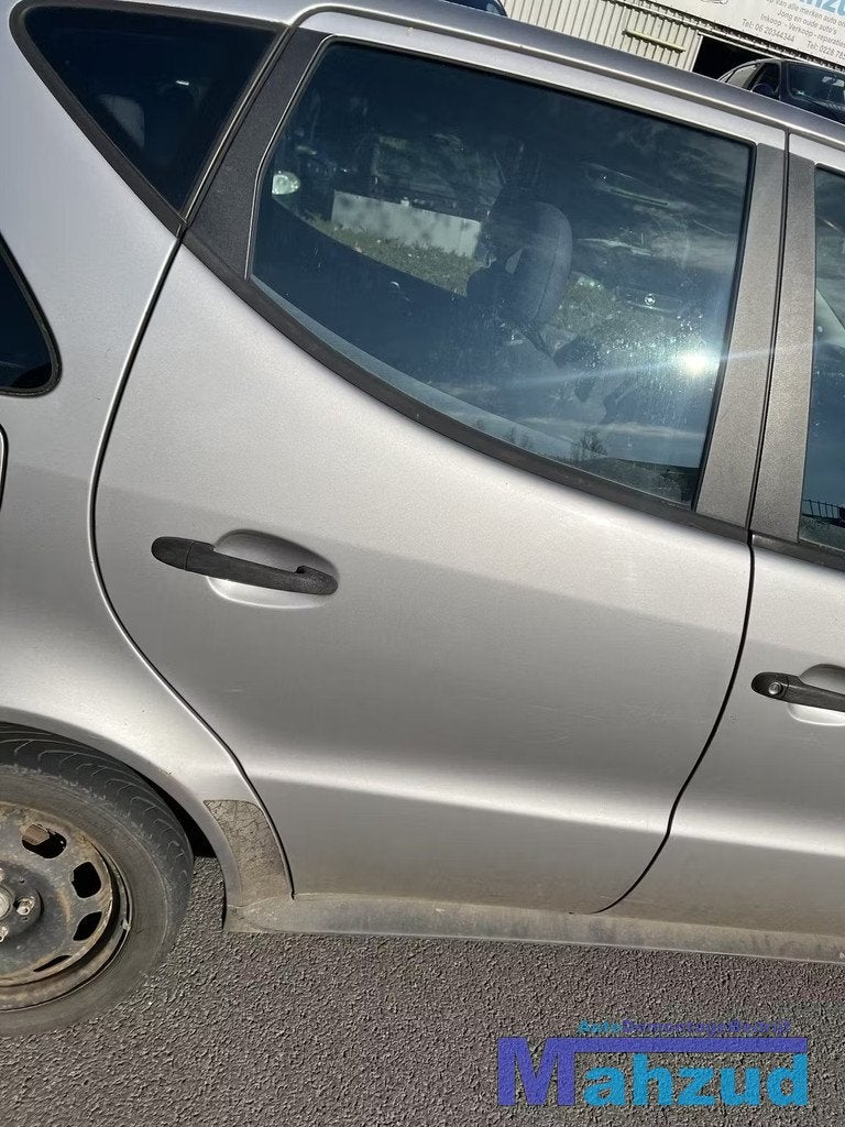 MERCEDES A KLASSE W168 grijs 706 rechts achter deur 1997-200, Mercedes-Benz AG, Mercedes-Benz, Utilisé, Mercedesstrasse 120
70372  Stuttgart, DE