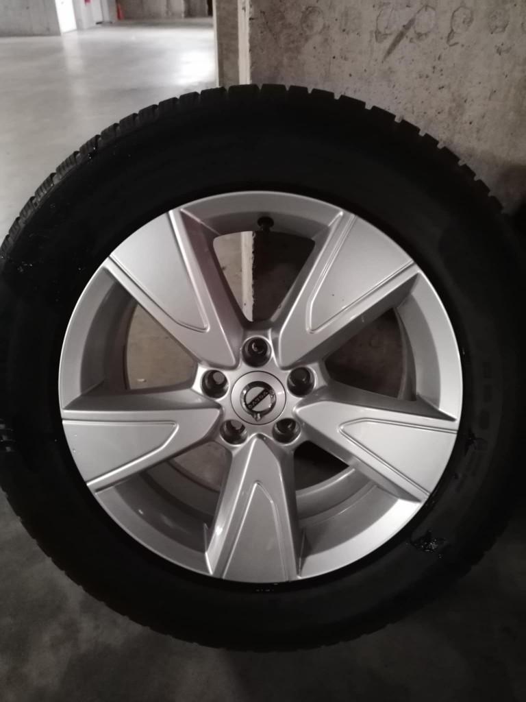 Volvo winterwielen 235/60 R17 – Continental winterbanden, Ophalen, Gebruikt, Banden en Velgen, 17 inch