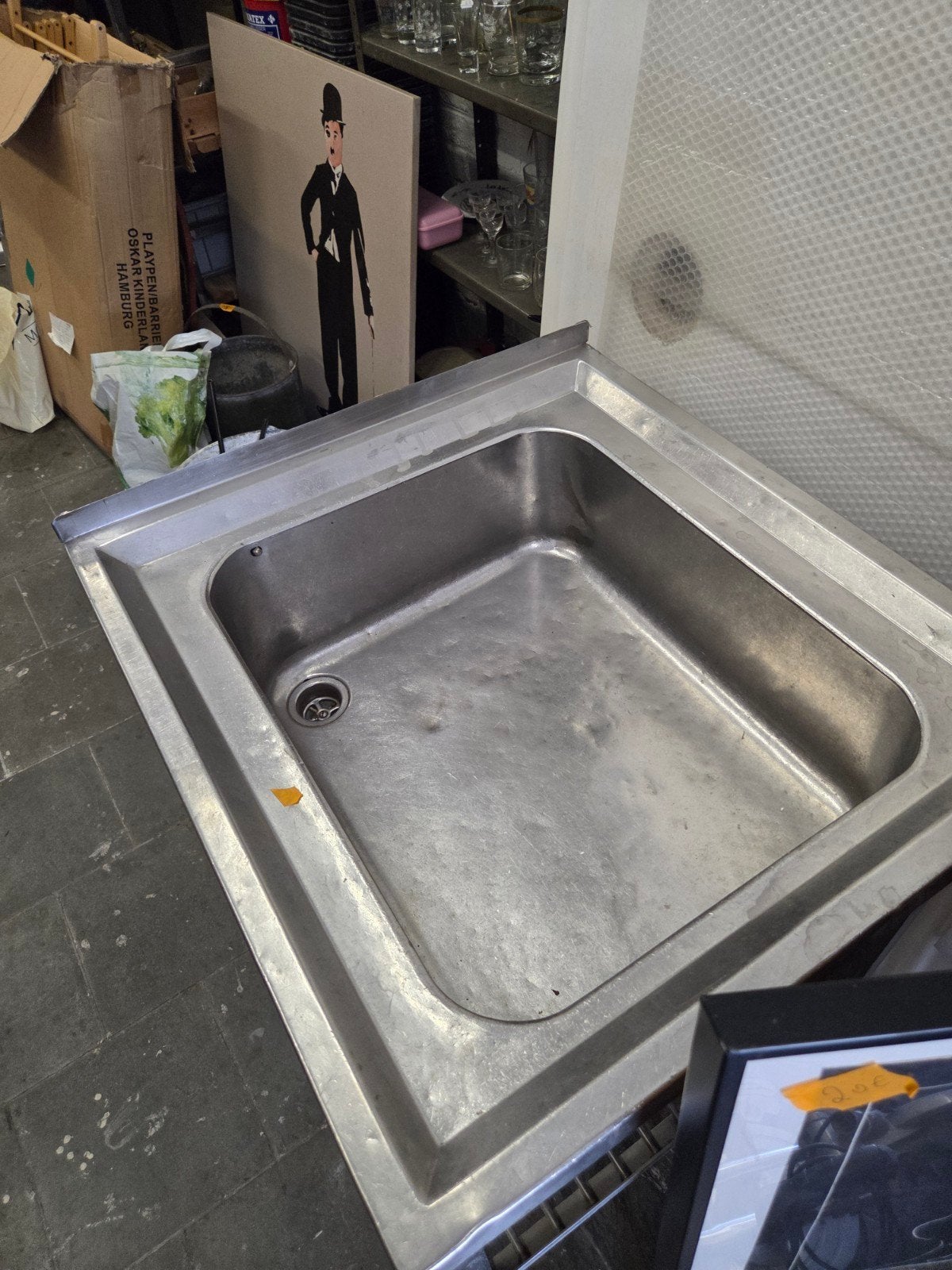 Evier inox pro, Enlèvement