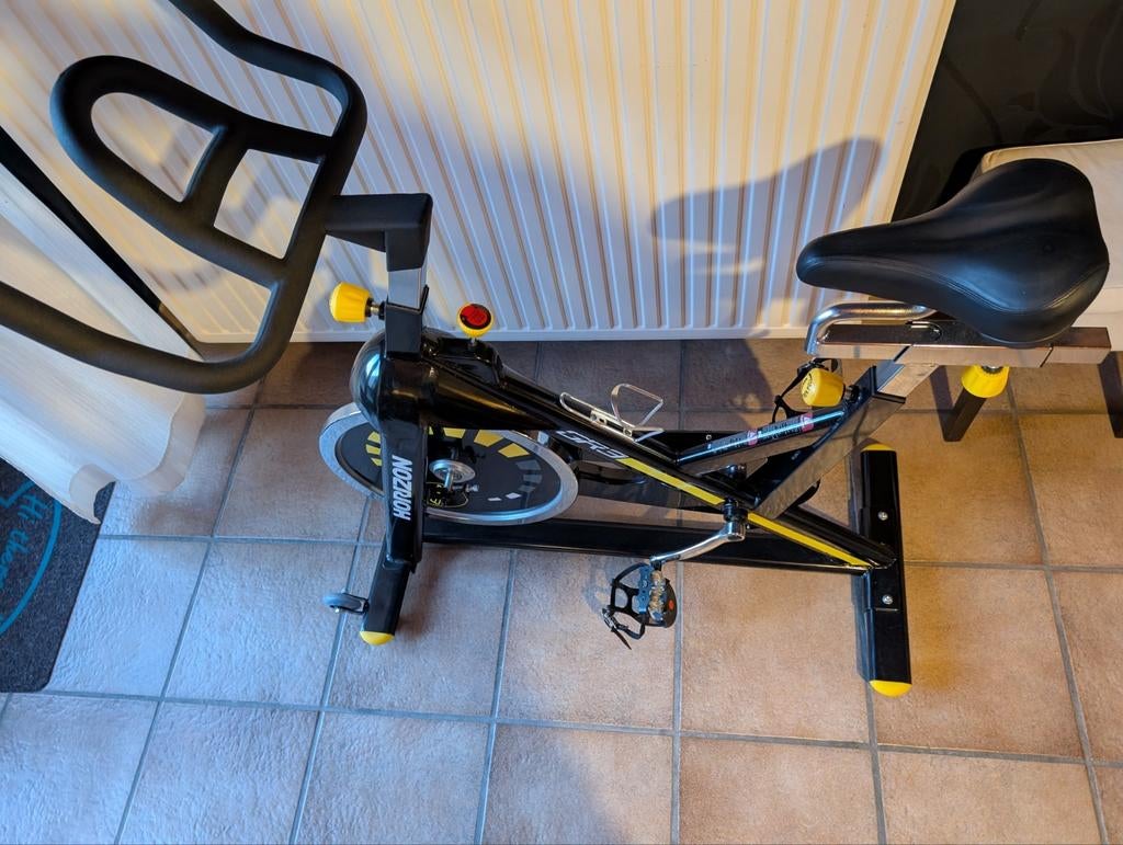 Vélo appartement neuf et son tapis (région Bastogne), Enlèvement ou Envoi, Neuf