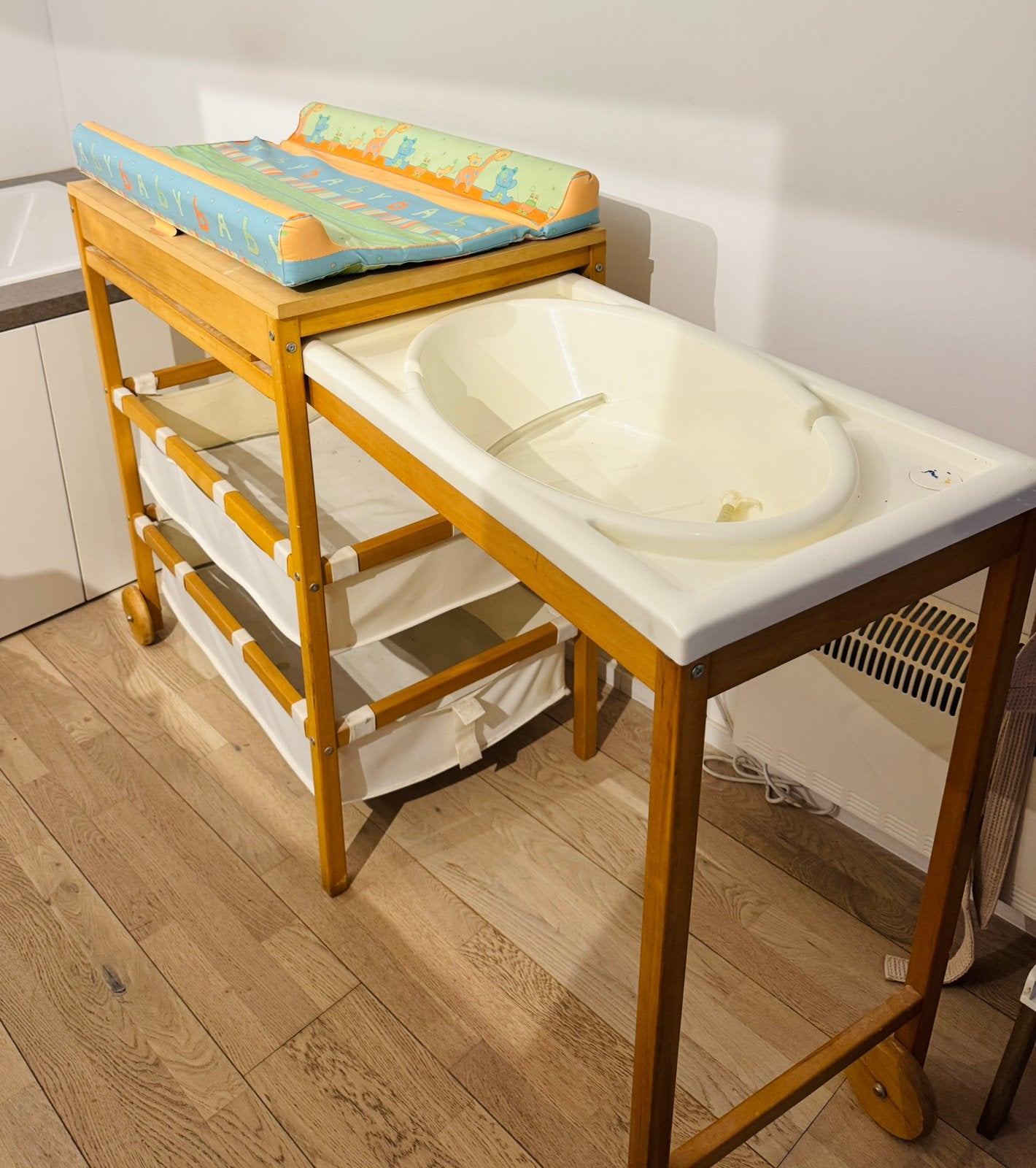 GRATIS , verschoontafel met badje, Enlèvement, Utilisé, Coussin à langer