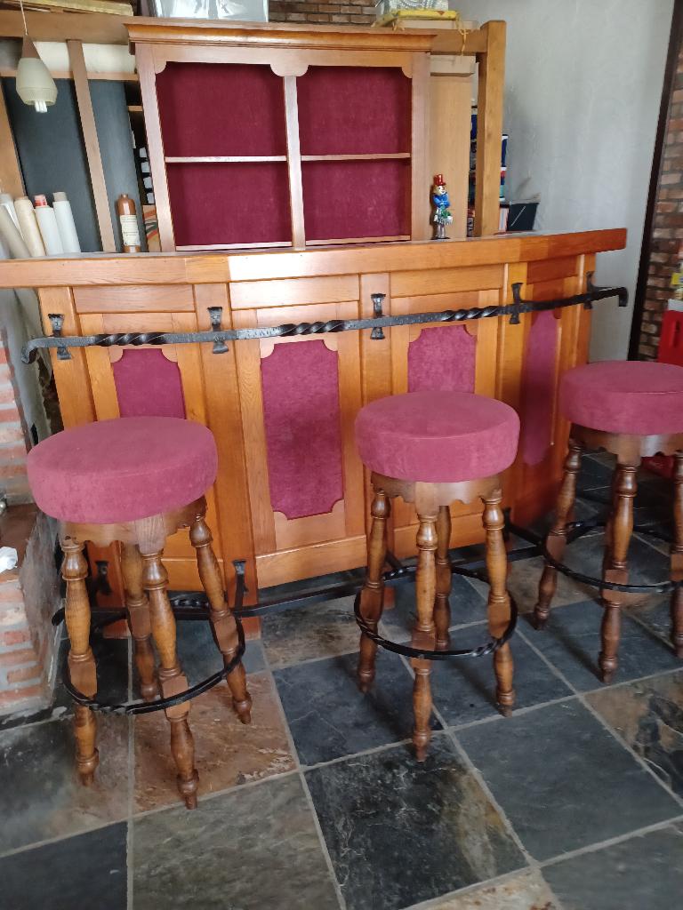 Houten barmeubel: toog, achterwand + 3 barkrukken, Enlèvement, Utilisé
