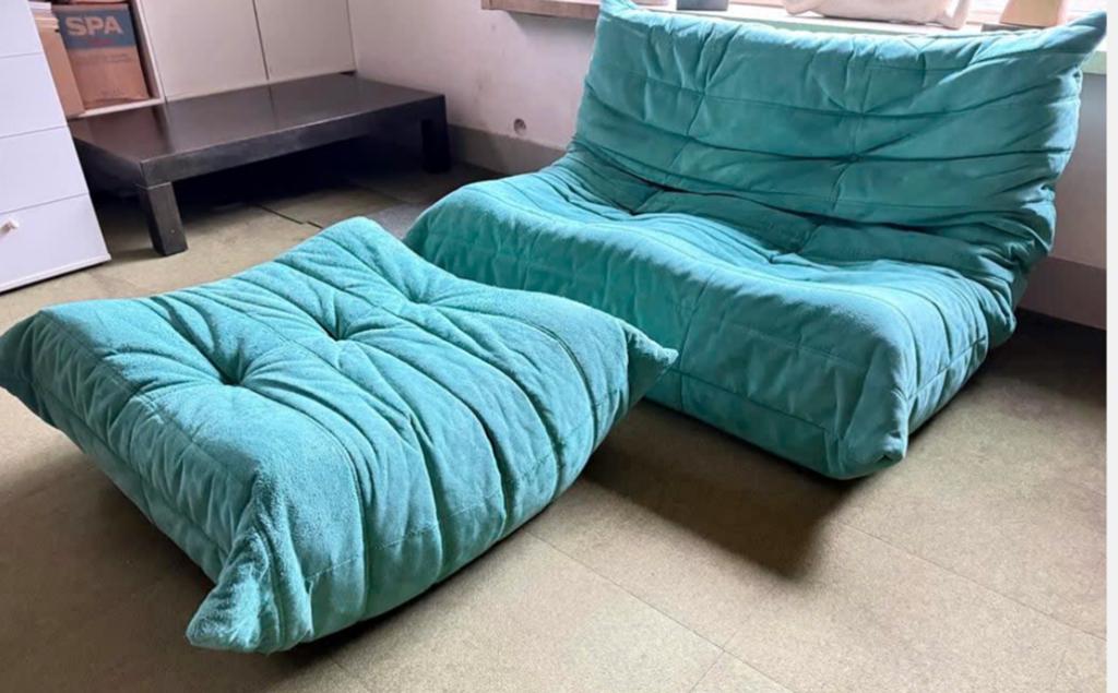 2 places + pouf ORIGINAL Ligne Roset Togo en Alcantara vert, Maison & Meubles, Canapés | Salons, 75 à 100 cm, Moins de 150 cm