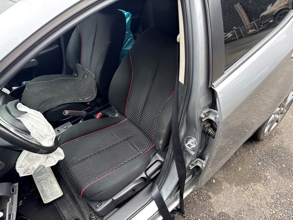 SIEGE AVANT GAUCHE ( CONDUCTEUR ) Mazda 2 (DE), Hitdorfer Straße 73
51371  Leverkusen, DE, Mazda, Utilisé, Info@mazda.de