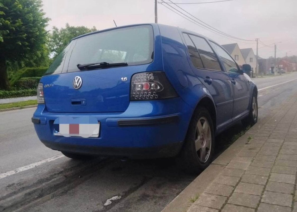 Golf 4 automaat 98000km, Auto's, Automaat, Stof, Zwart, Blauw