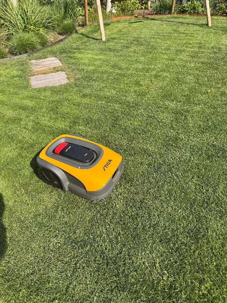 Tondeuse à gazon robotique STIGA A500 sans fill état neuf, Neuf, Stiga, Moins de 20 cm, Enlèvement