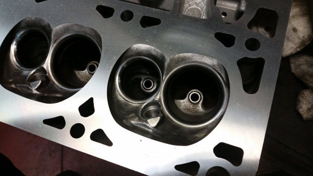 2 CULASSES V8 LS2 243, Sports nautiques & Bateaux, Bateaux à moteur & Yachts à moteur, Comme neuf, Aluminium, Essence, Moteur in-bord