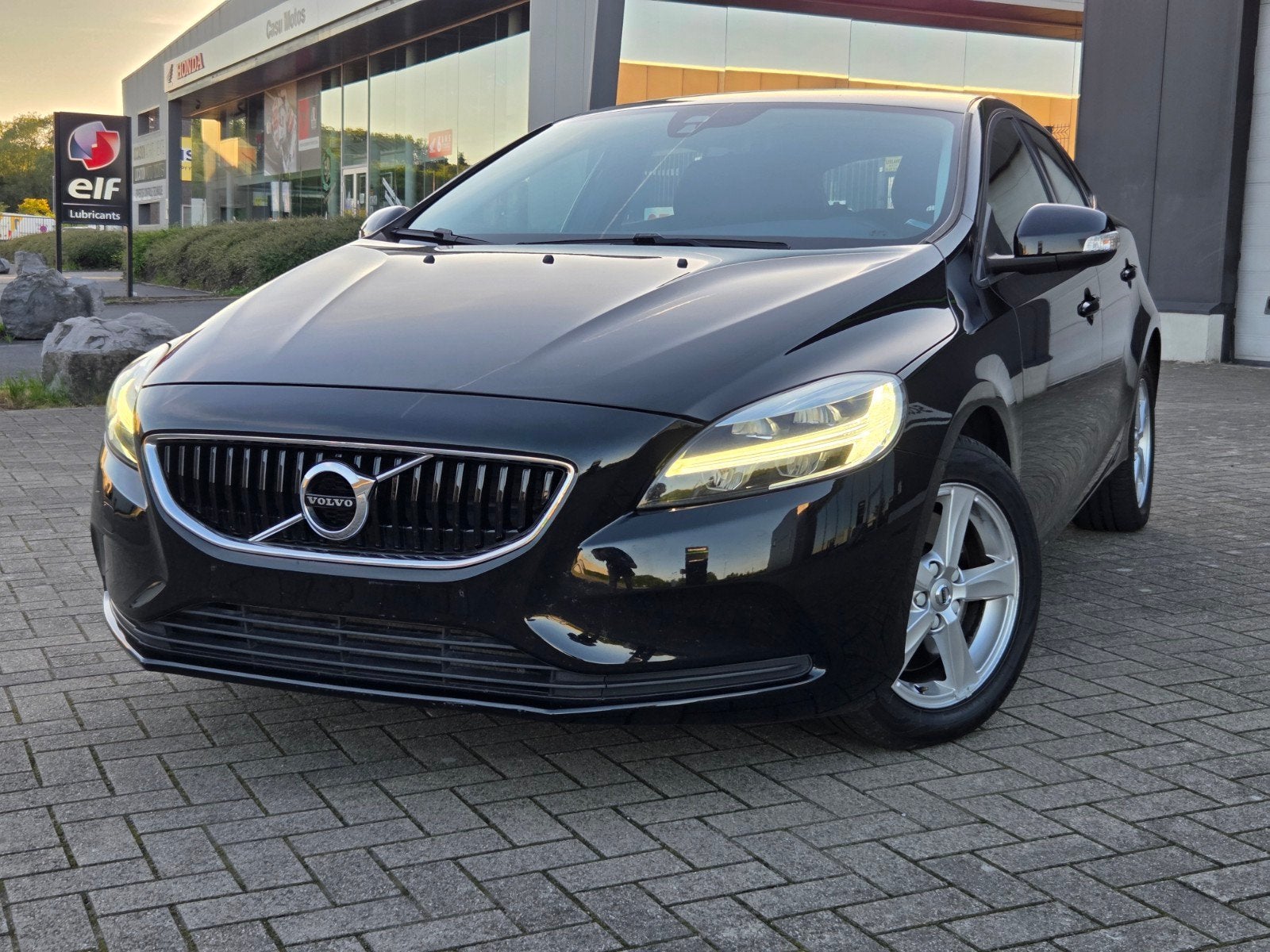 VOLVO V40 2.0d D2 AUTOMATISCHE TRANSMISSIE EURO 6B, Auto's, Volvo, Automaat, Stof, 4 cilinders, 1969 cc