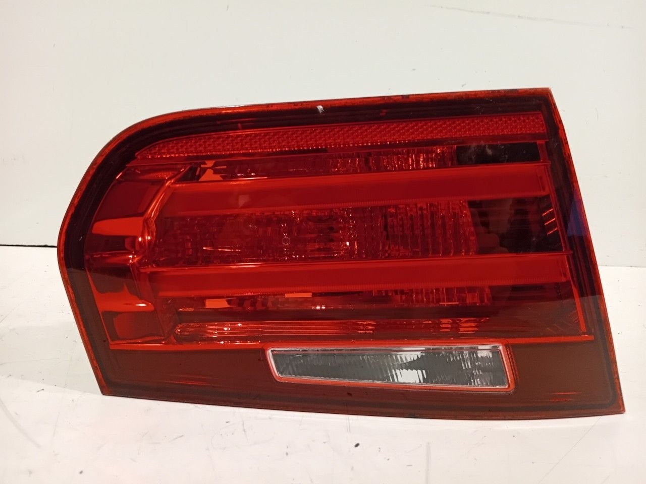 Achterlicht kofferdeksel achterklep rechts BMW 3 serie, Onderdelen@venauto.nl, Van der Ven Autorecycling B.V., Ettenseweg 76, 4706 PB Roosendaal, The Netherlands