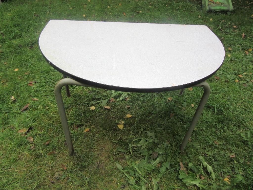 Ancienne table basse tubulaire en formica, demi lune., Antiquités & Art, Enlèvement
