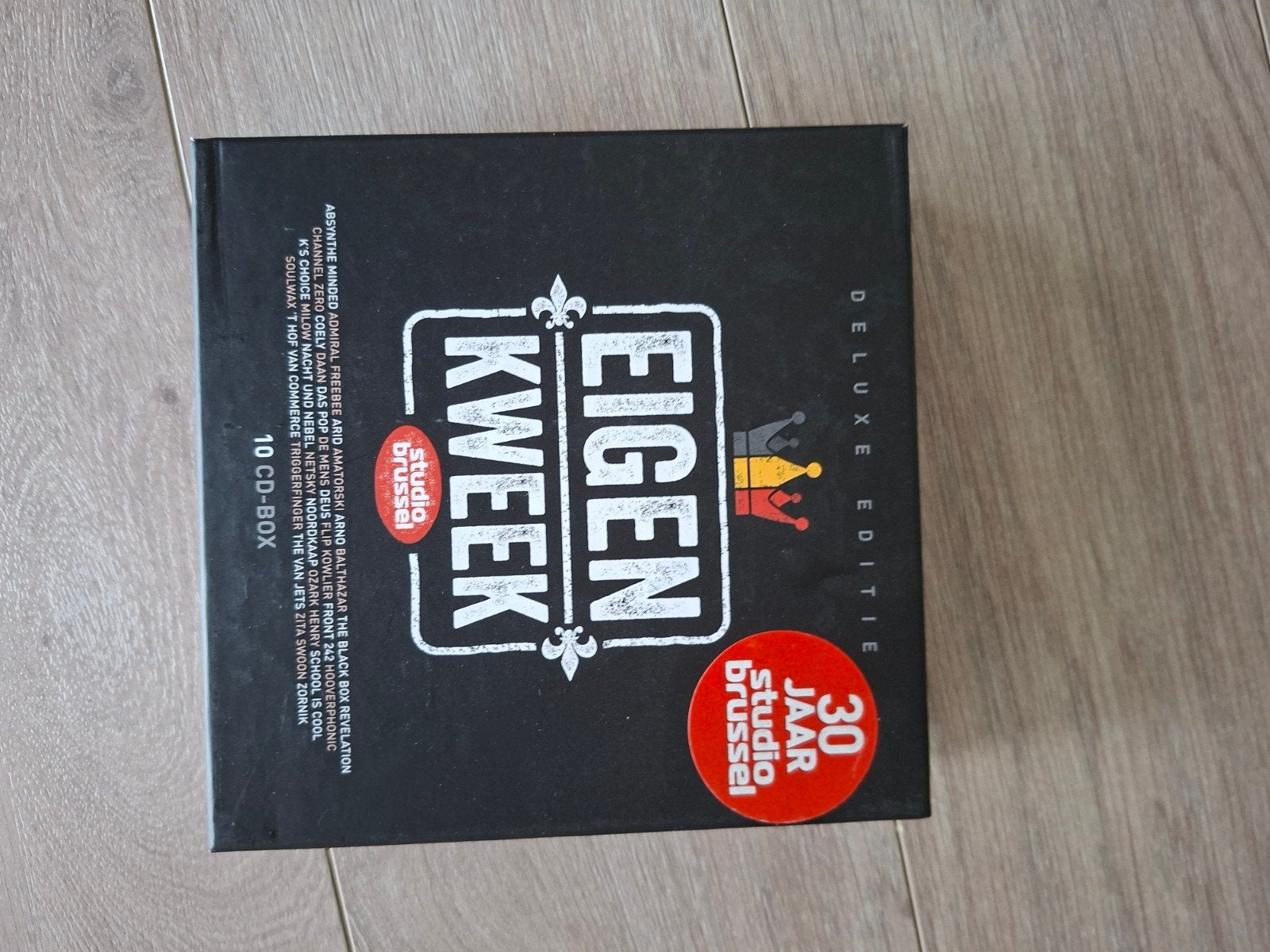 Studio Brussel — Eigen Kweek (Édition Deluxe) - 10 CD, CD & DVD, CD | Compilations, Enlèvement ou Envoi, Pop, Coffret