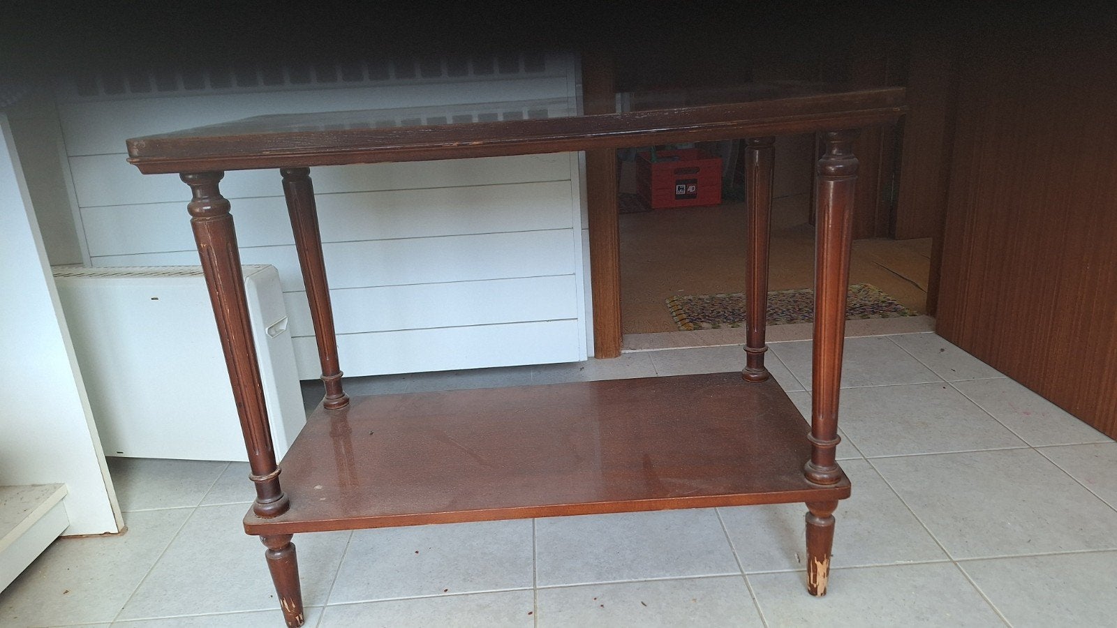 Petite table, Enlèvement