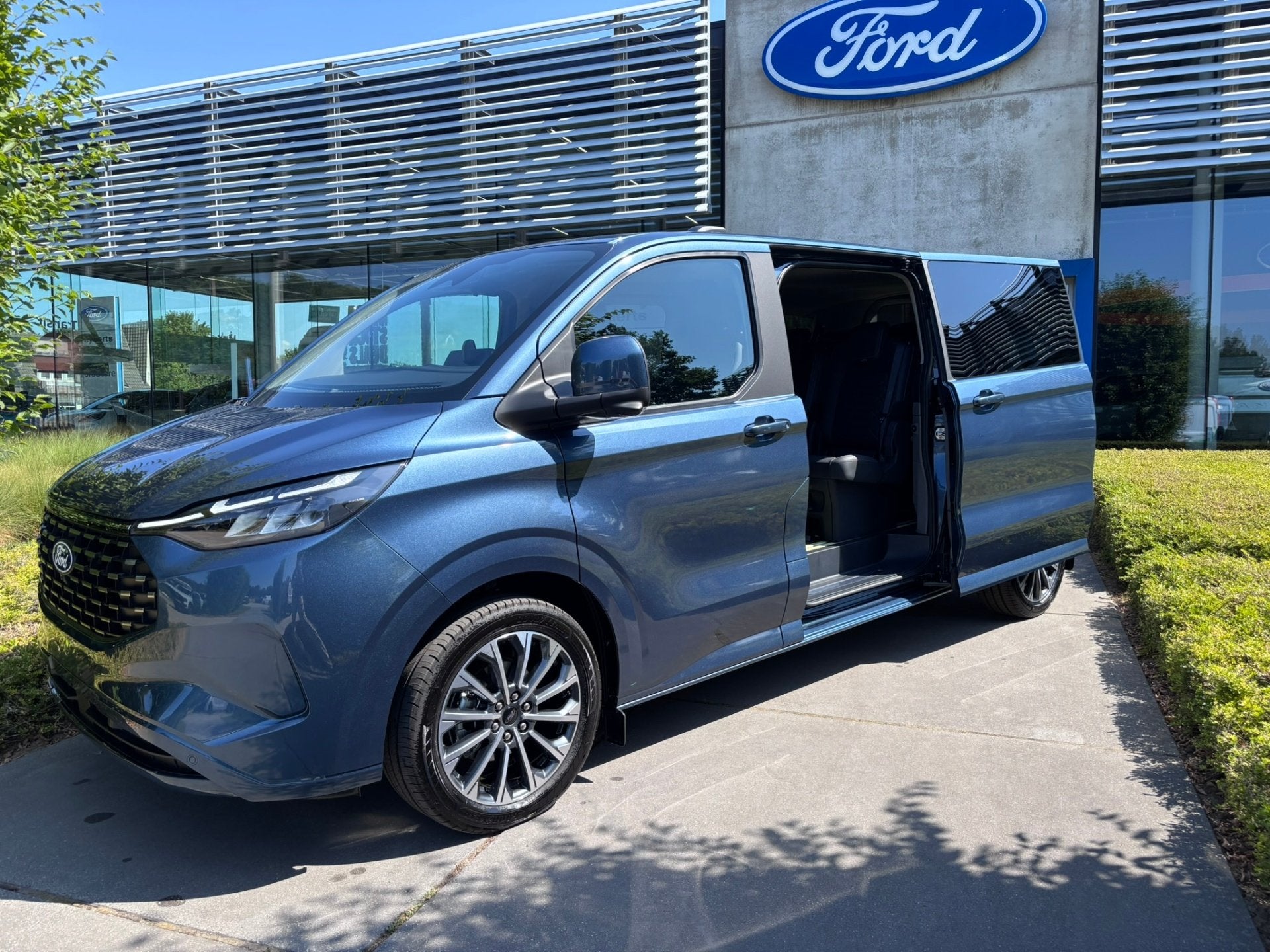 Ford Tourneo Custom 2.5PHEV - Titanium X - LWB - 8 plaatsen, Autos, Achat, Entreprise, Autres couleurs, 172 kW