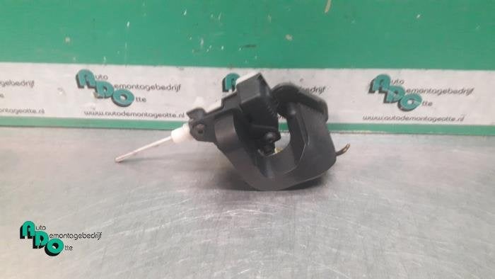 Moteur de verrouillage clapet réservoir d'un Mercedes A-Kla, 3 mois de garantie, Utilisé, -, -