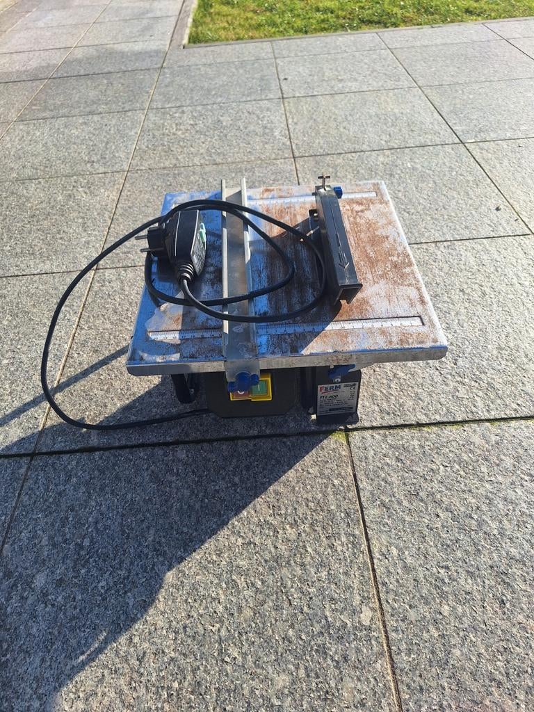 Ferm tegelzaag met zaagblad, Ophalen