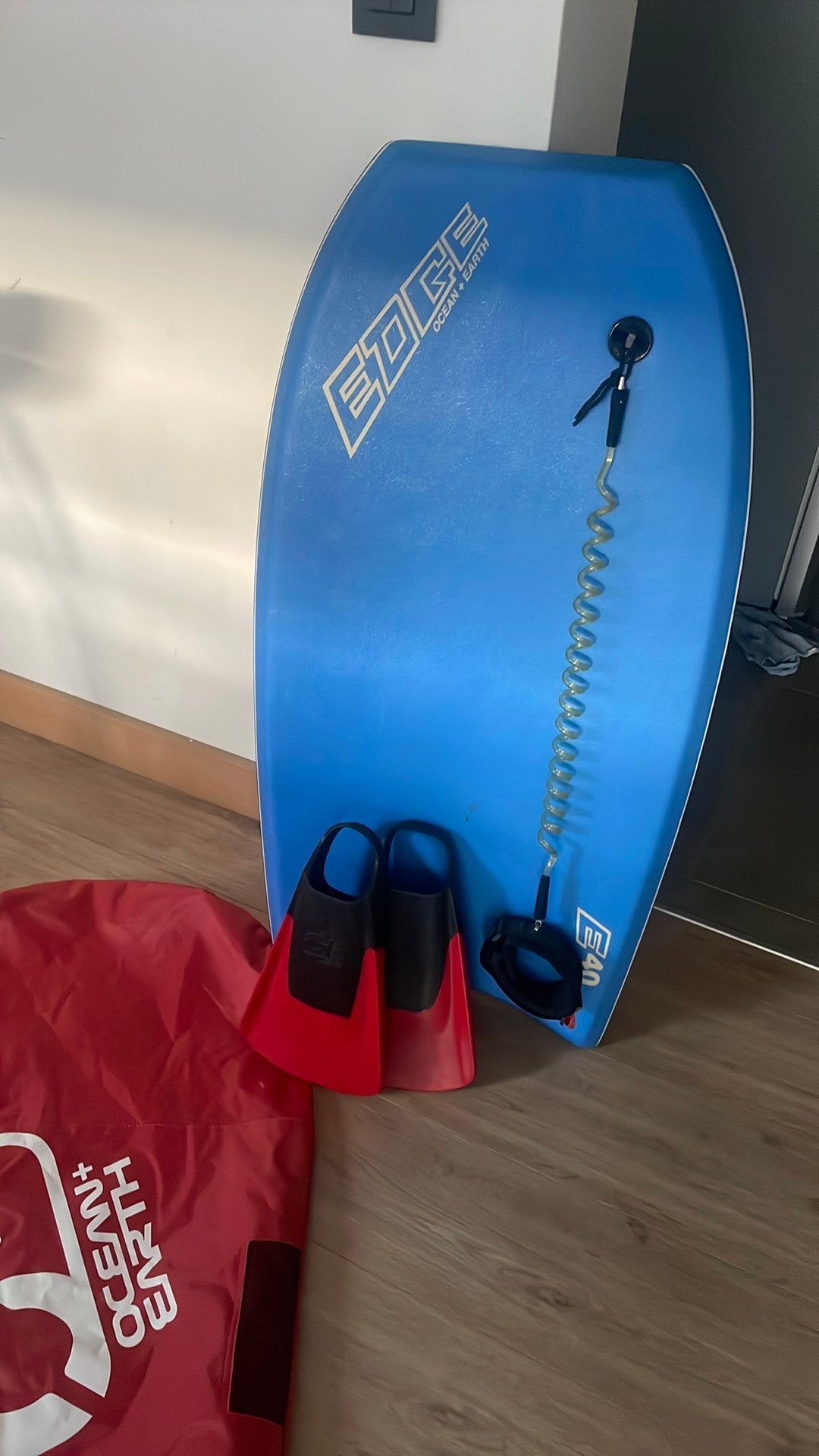 BODYBOARD EDGE OCEAN & EARTH + ZWEMVLIEZEN, Ophalen, Zo goed als nieuw, Funboard, Met draagtas