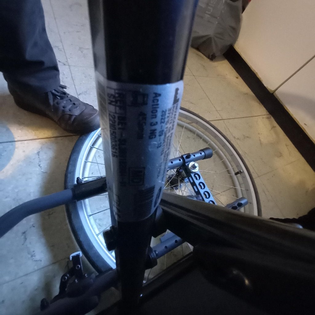 Rolstoel - Invacare - zwart, Divers, Chaises roulantes, Enlèvement, Comme neuf, Fauteuil roulant manuel