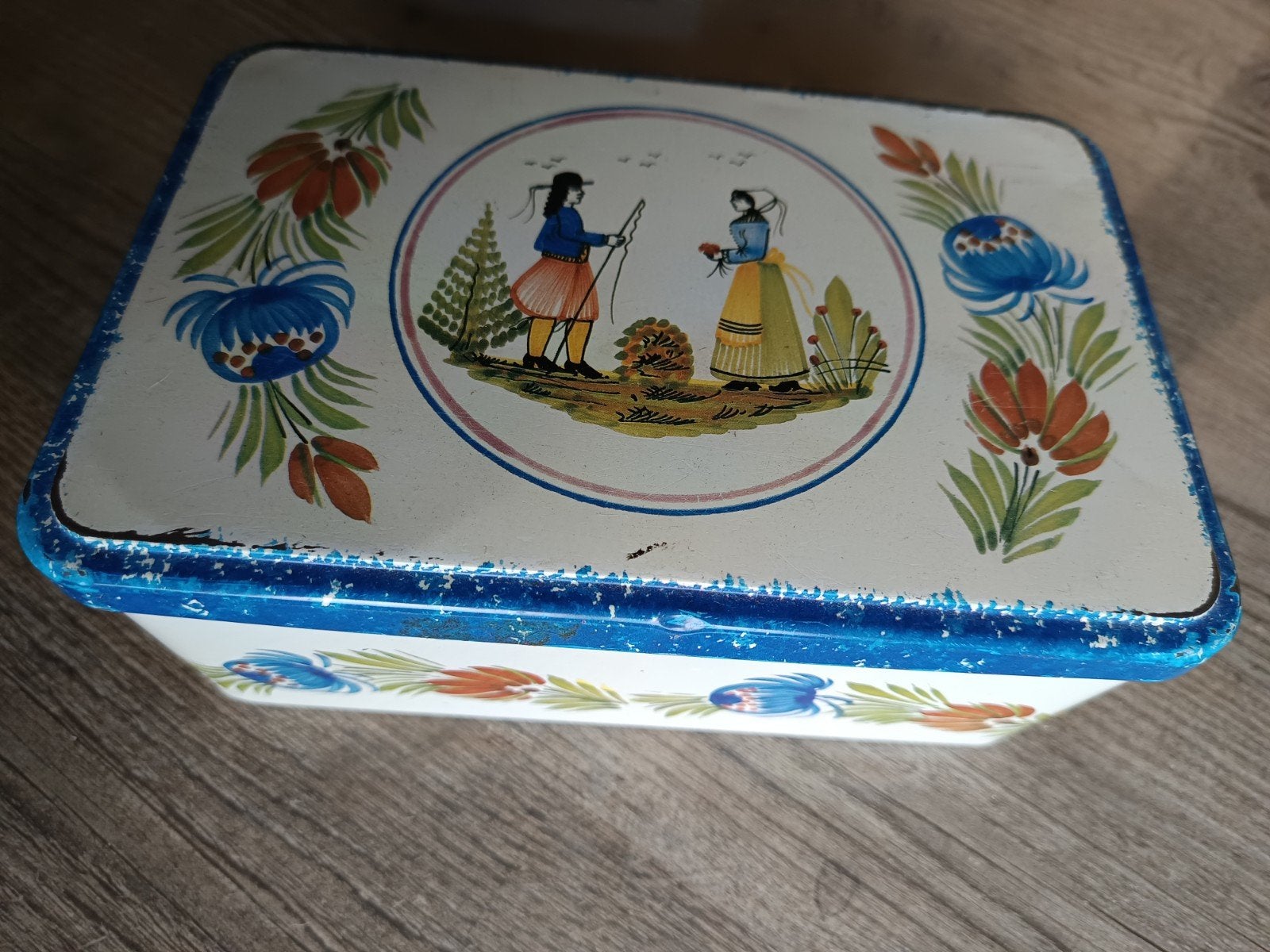 blikken dozen, Ophalen, Zo goed als nieuw