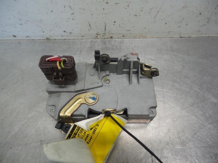 Serrure portière mécanique 2portes droite d'un Peugeot 206, -, 3 mois de garantie, Utilisé, -