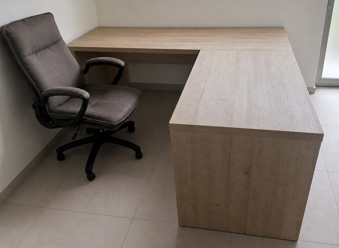 Bureau + bureaustoel (ook apart te koop), Enlèvement