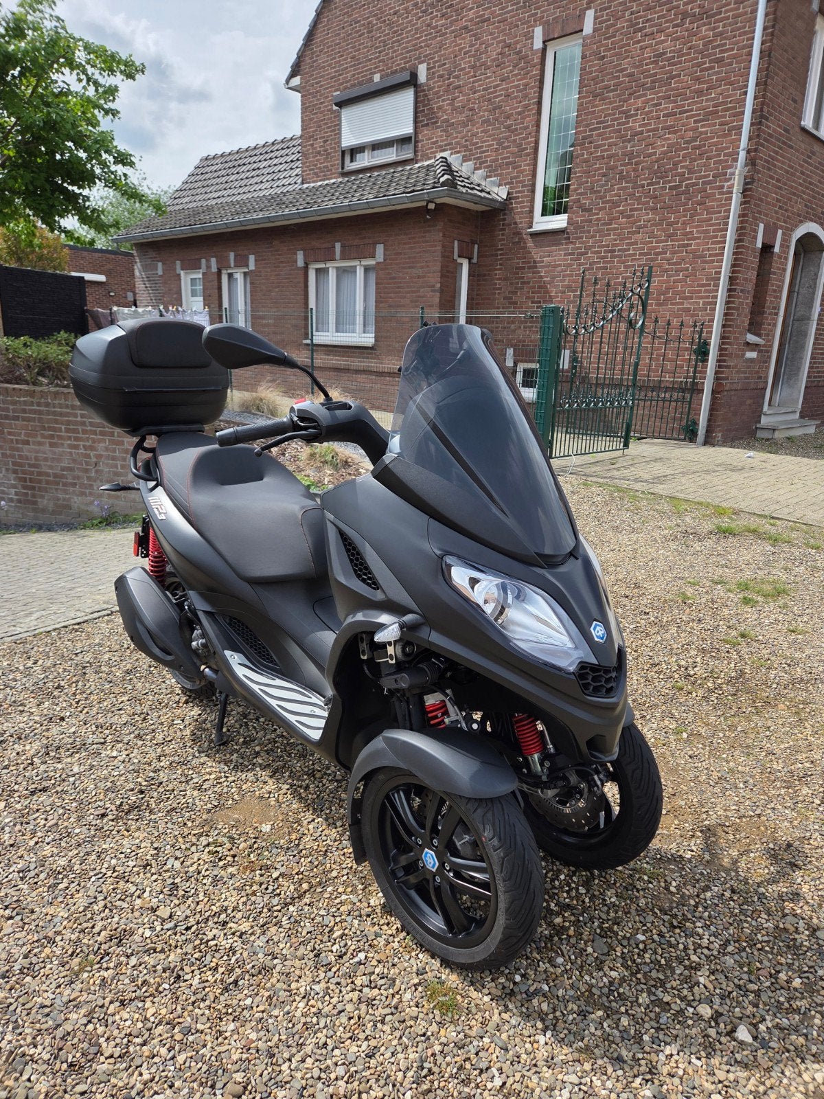 PIAGGIO MP3 300 HPE SPORT 2022, noir mat, état neuf, Motos, 278 cm³, Scooter, Occasion, ABS
