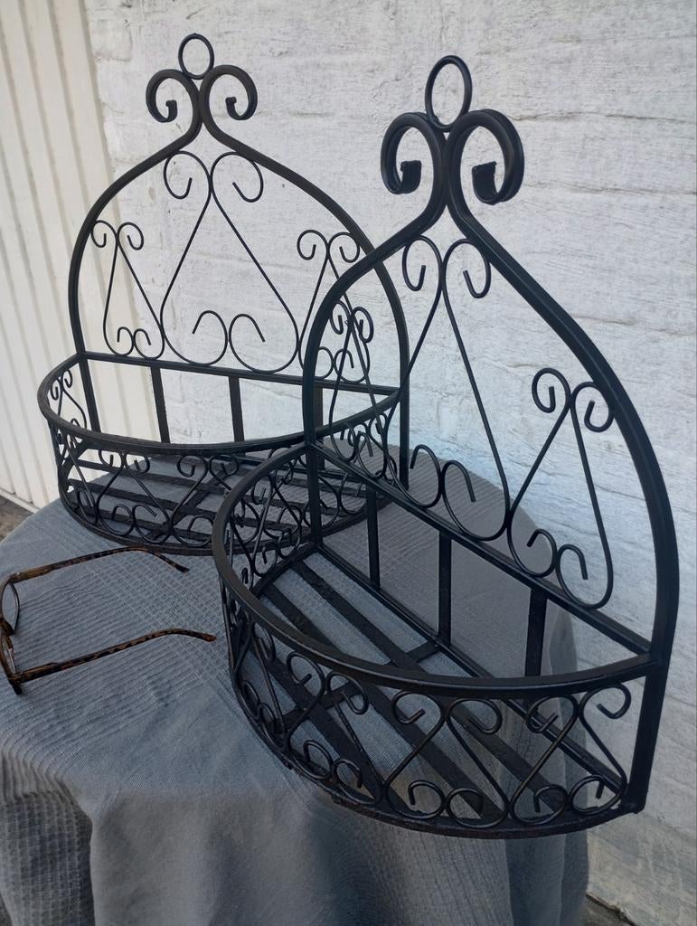 2x matchende brocante plantenrekjes...zwart.., Tuin en Terras, Ophalen of Verzenden