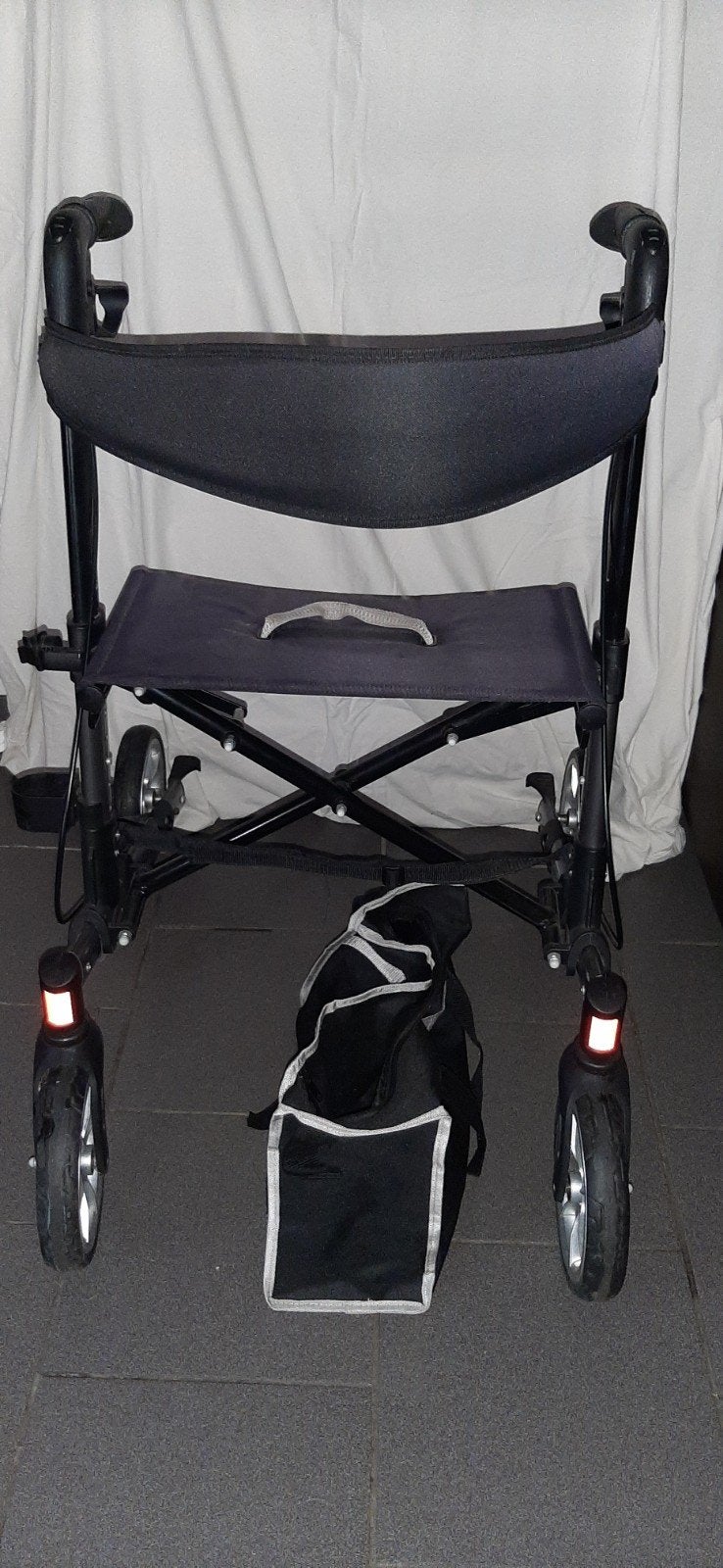 Rollator Vermeiren, Ophalen