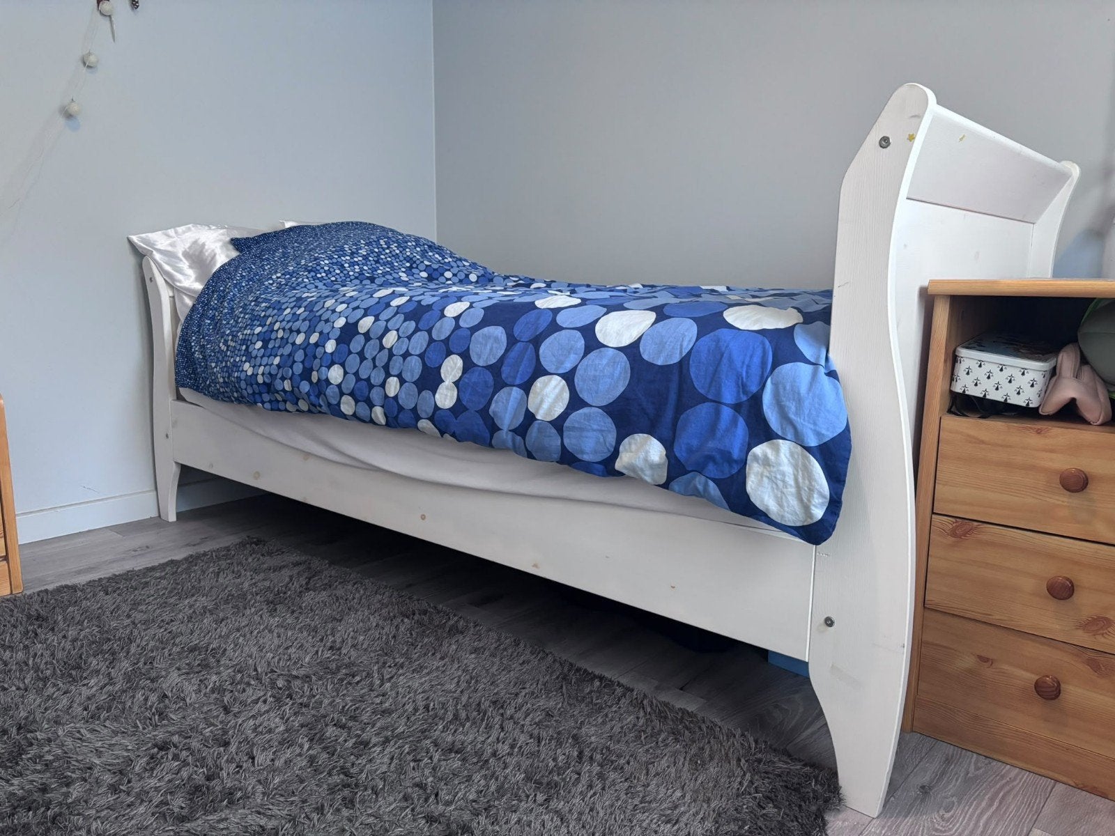 Wit bed met lattenbodem met matras, Ophalen, 85 tot 100 cm, Zo goed als nieuw, Lattenbodem